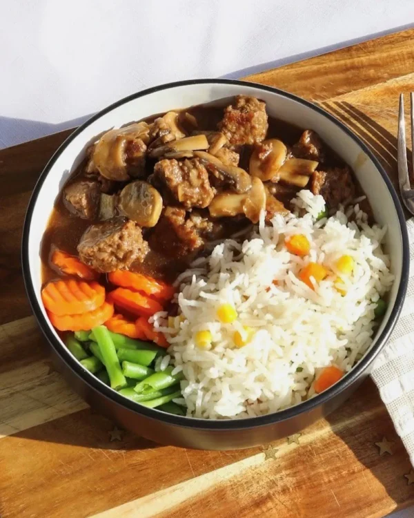 Beef Stroganoff with rice, beans, carrots